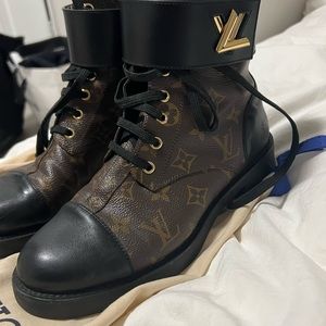 LOUIS VUITTON- Size 40M WonderLand Flat Ranger Combat Boots